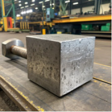 Быстрорежущая поковка 110x110 мм квадратная Р18 ТУ 14-1-1213-75